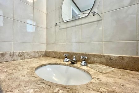 Apartamento para alugar com 109m², 2 quartos e 1 vaga Apartamento para alugar com 109m², 2 quartos e 1 vagaBanheiro Corredor