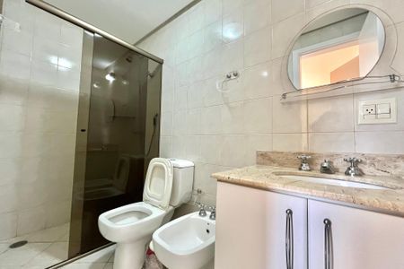 Apartamento para alugar com 109m², 2 quartos e 1 vaga Apartamento para alugar com 109m², 2 quartos e 1 vagaBanheiro da Suíte