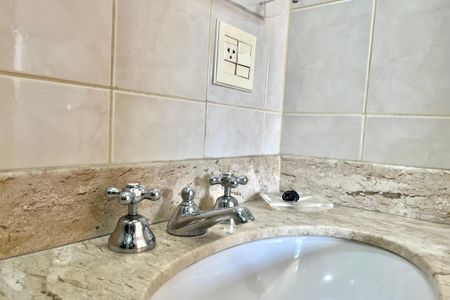 Apartamento para alugar com 109m², 2 quartos e 1 vaga Apartamento para alugar com 109m², 2 quartos e 1 vagaBanheiro da Suíte