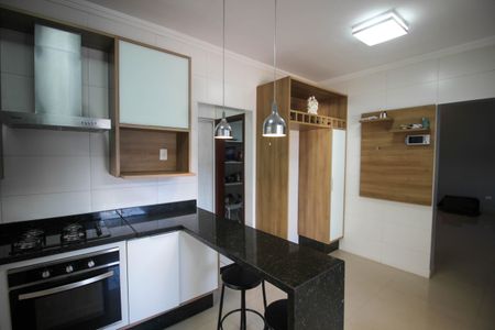 Casa de condomínio para alugar com 275m², 3 quartos e 2 vagas