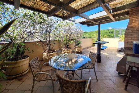 Apartamento à venda com 240m², 2 quartos e 1 vagaCobertura