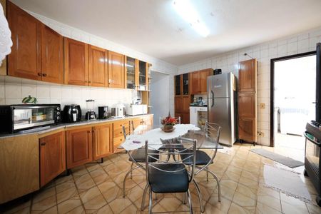 Casa à venda com 157m², 3 quartos e 3 vagasCozinha e Área de Serviço