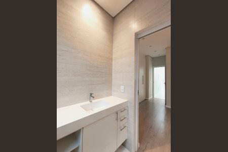 Casa de condomínio para alugar com 160m², 3 quartos e 4 vagas Casa de condomínio para alugar com 160m², 3 quartos e 4 vagasBanheiro da Suíte