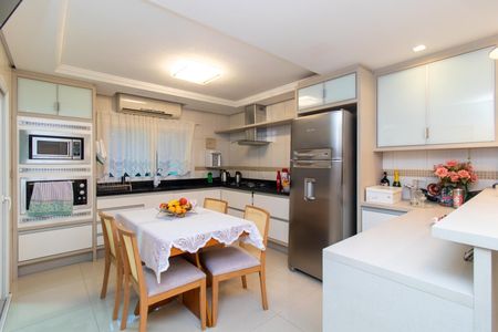 Casa à venda com 250m², 3 quartos e 2 vagasCozinha e Área de Serviço
