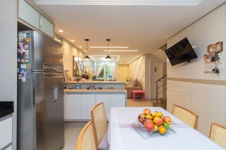 Casa à venda com 250m², 3 quartos e 2 vagasCozinha e Área de Serviço