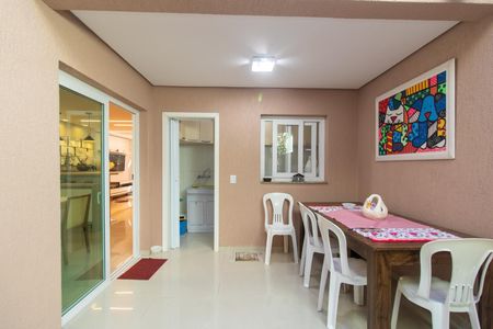 Casa à venda com 250m², 3 quartos e 2 vagasQuintal