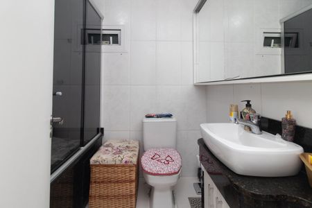 Casa à venda com 250m², 3 quartos e 2 vagasBanheiro da Suíte