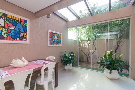 Casa à venda com 250m², 3 quartos e 2 vagasQuintal