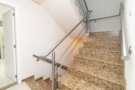Casa à venda com 250m², 3 quartos e 2 vagasEscada