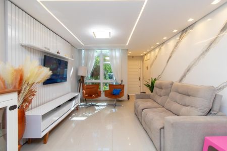 Sala de casa à venda com 3 quartos, 250m² em Hípica, Porto Alegre