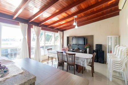 Casa à venda com 250m², 3 quartos e 2 vagasChurrasqueira