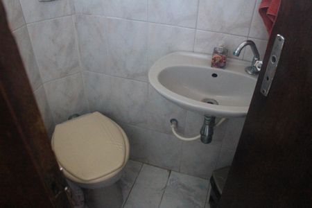 Casa à venda com 363m², 4 quartos e 2 vagasBanheiro 2