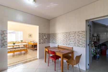 Casa à venda com 370m², 5 quartos e 8 vagasCozinha