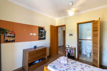 Casa à venda com 370m², 5 quartos e 8 vagasSuíte 2