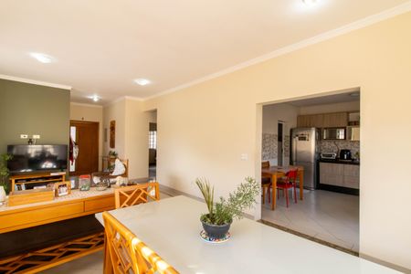 Casa à venda com 370m², 5 quartos e 8 vagasSala