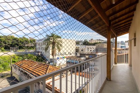 Casa à venda com 370m², 5 quartos e 8 vagasVaranda da Suíte 2