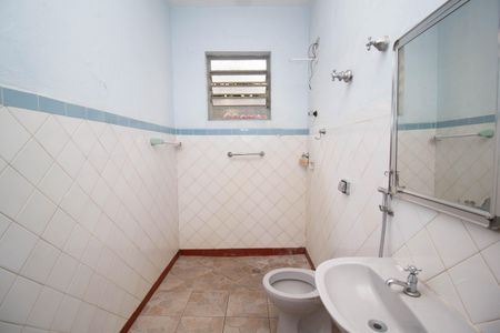 Casa para alugar com 65m², 2 quartos e 2 vagasBanheiro