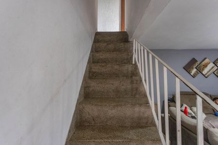 Casa à venda com 121m², 3 quartos e 2 vagasEscada 