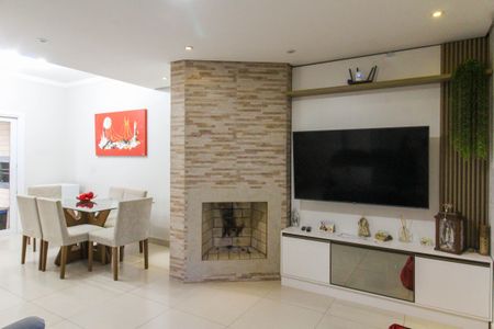 Casa para alugar com 155m², 4 quartos e 2 vagasSala