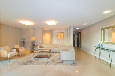 Apartamento à venda com 500m², 3 quartos e 2 vagas Apartamento à venda com 500m², 3 quartos e 2 vagasHall social