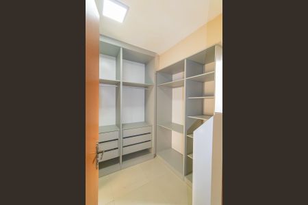 Apartamento à venda com 500m², 3 quartos e 2 vagas Apartamento à venda com 500m², 3 quartos e 2 vagasCloset da suíte