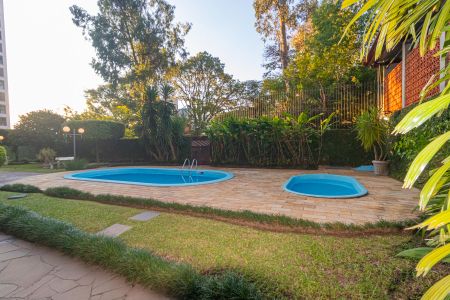 Apartamento à venda com 500m², 3 quartos e 2 vagas Apartamento à venda com 500m², 3 quartos e 2 vagasÁrea comum - Piscina