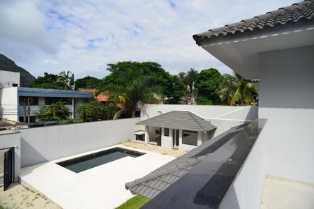 Casa de condomínio para alugar com 552m², 4 quartos e 3 vagas Casa de condomínio para alugar com 552m², 4 quartos e 3 vagasVaranda