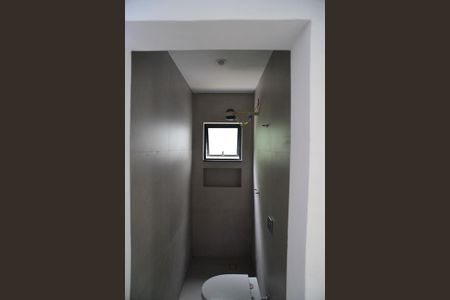 Casa de condomínio para alugar com 552m², 4 quartos e 3 vagas Casa de condomínio para alugar com 552m², 4 quartos e 3 vagasBanheiro de Serviço