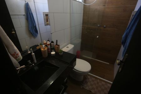 Casa à venda com 210m², 3 quartos e 2 vagasBanheiro