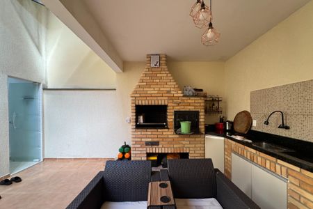 Casa para alugar com 206m², 3 quartos e 2 vagasÁrea de Churrasqueira e Serviço 