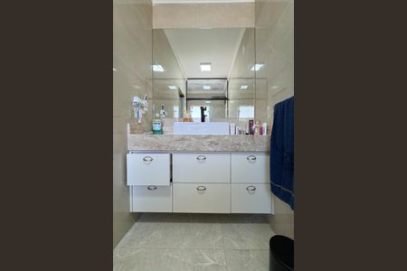 Casa para alugar com 206m², 3 quartos e 2 vagasBanheiro - Suíte