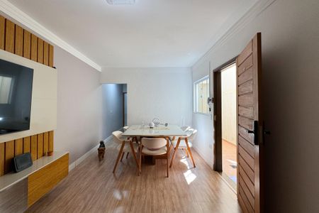 Casa para alugar com 206m², 3 quartos e 2 vagasSala