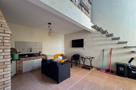 Casa para alugar com 206m², 3 quartos e 2 vagasÁrea de Churrasqueira e Serviço 