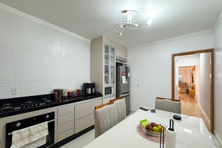 Casa para alugar com 206m², 3 quartos e 2 vagasCozinha 