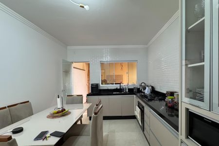 Casa para alugar com 206m², 3 quartos e 2 vagasCozinha 