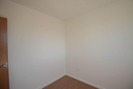 Quarto 2 de apartamento para alugar com 2 quartos, 48m² em Amendoeira, São Gonçalo