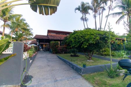 Casa de condomínio à venda com 240m², 4 quartos e 3 vagasÁrea externa