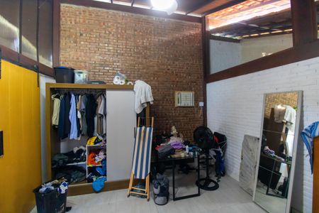 Casa de condomínio à venda com 240m², 4 quartos e 3 vagasQuarto Externo