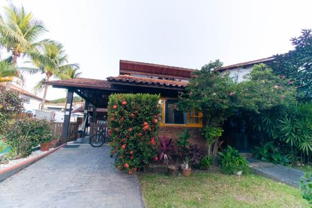 Casa de condomínio à venda com 240m², 4 quartos e 3 vagasFachada