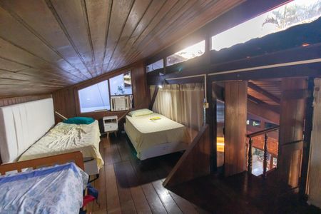 Casa de condomínio à venda com 240m², 4 quartos e 3 vagasQuarto 2