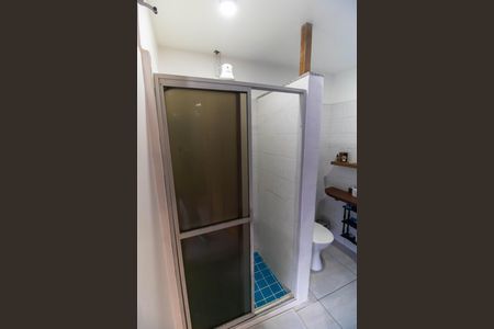 Casa de condomínio à venda com 240m², 4 quartos e 3 vagasBanheiro Externo