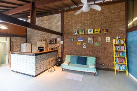 Casa de condomínio à venda com 240m², 4 quartos e 3 vagasÁrea externa