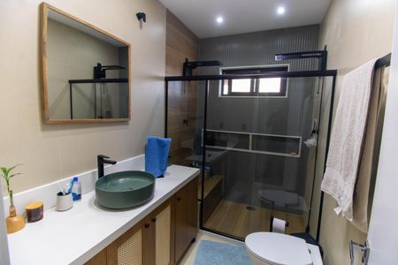 Casa de condomínio à venda com 240m², 4 quartos e 3 vagasBanheiro da Suíte