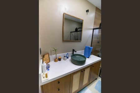 Casa de condomínio à venda com 240m², 4 quartos e 3 vagasBanheiro da Suíte