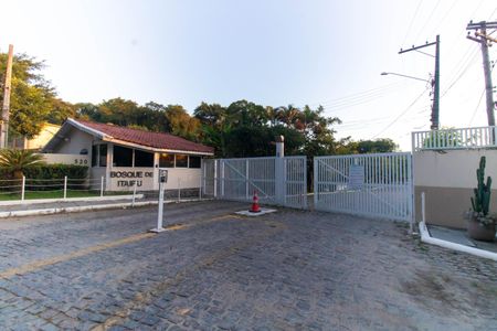 Casa de condomínio à venda com 240m², 4 quartos e 3 vagasFachada