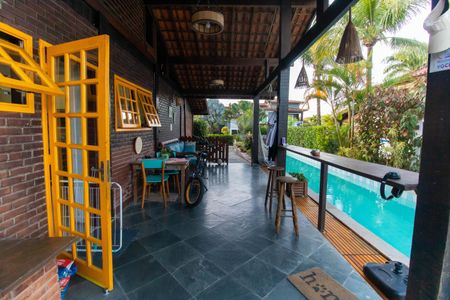 Casa de condomínio à venda com 240m², 4 quartos e 3 vagasÁrea externa