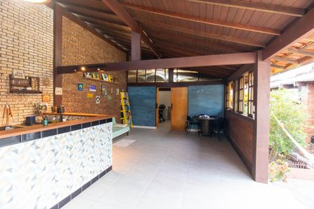 Casa de condomínio à venda com 240m², 4 quartos e 3 vagasÁrea externa