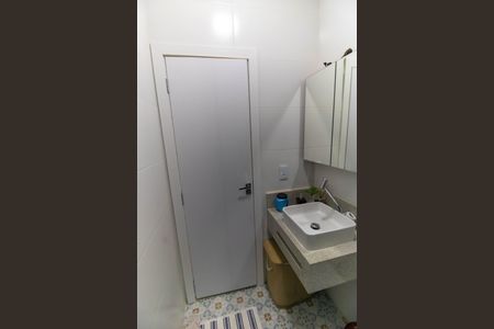 Casa de condomínio à venda com 240m², 4 quartos e 3 vagasBanheiro Social