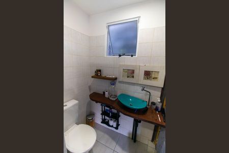 Casa de condomínio à venda com 240m², 4 quartos e 3 vagasBanheiro Externo