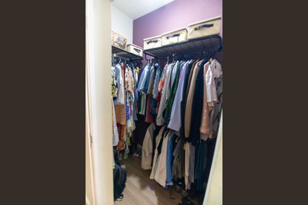 Casa de condomínio à venda com 240m², 4 quartos e 3 vagasCloset da suíte